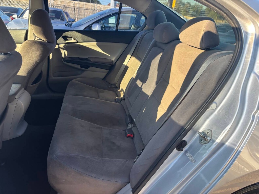 Honda Accord Sedan Vehicle Full-screen Gallery Image 11