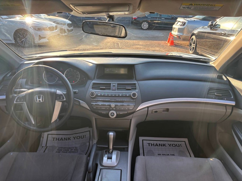 Honda Accord Sedan Vehicle Full-screen Gallery Image 13