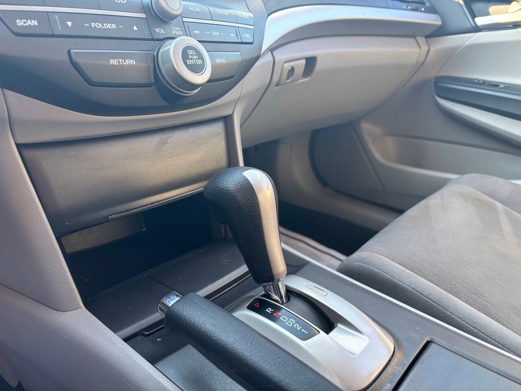 Honda Accord Sedan Vehicle Full-screen Gallery Image 15