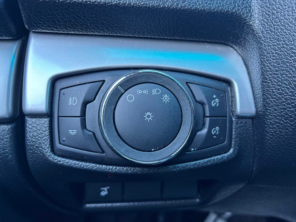 Ford Explorer Vehicle Full-screen Gallery Image 17