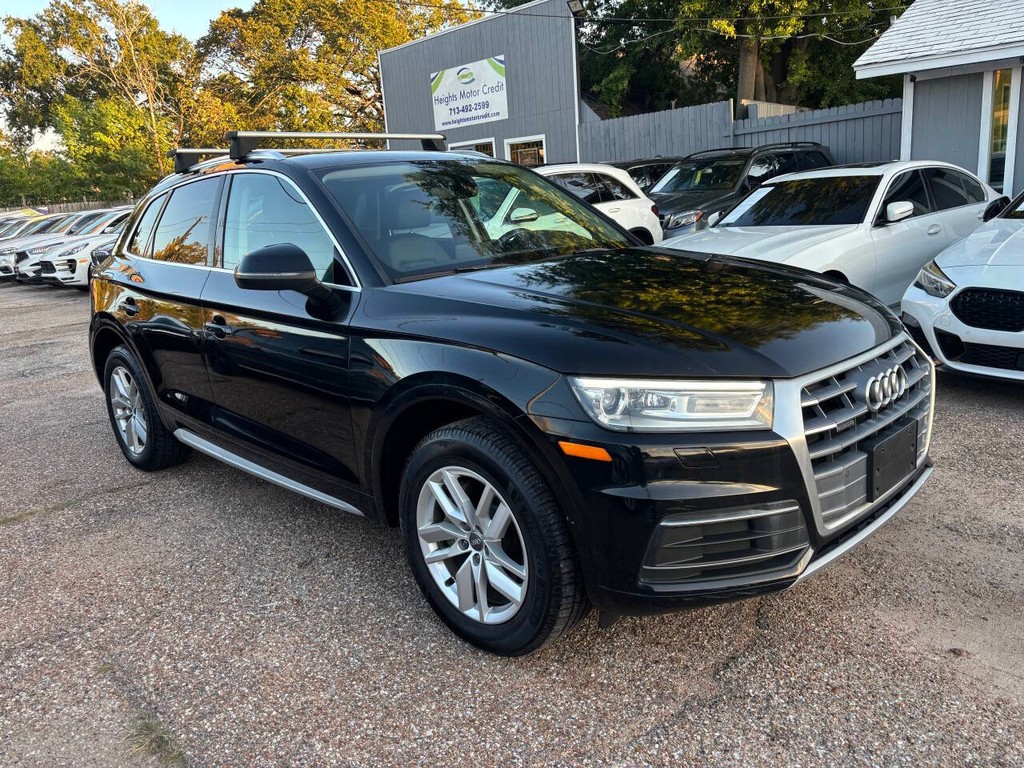 Audi Q5 Vehicle Full-screen Gallery Image 02