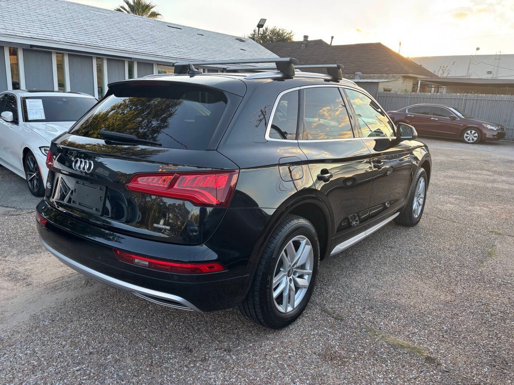 Audi Q5 Vehicle Full-screen Gallery Image 07