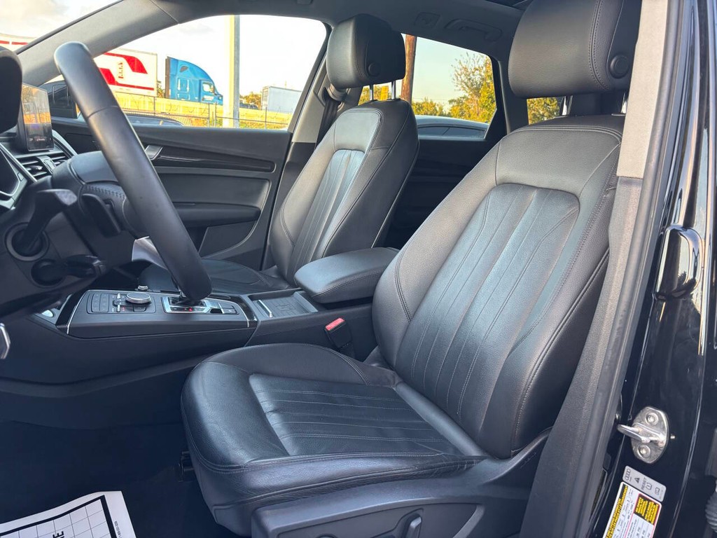 Audi Q5 Vehicle Full-screen Gallery Image 09