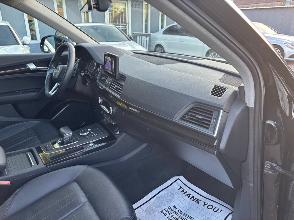 Audi Q5 Vehicle Full-screen Gallery Image 10