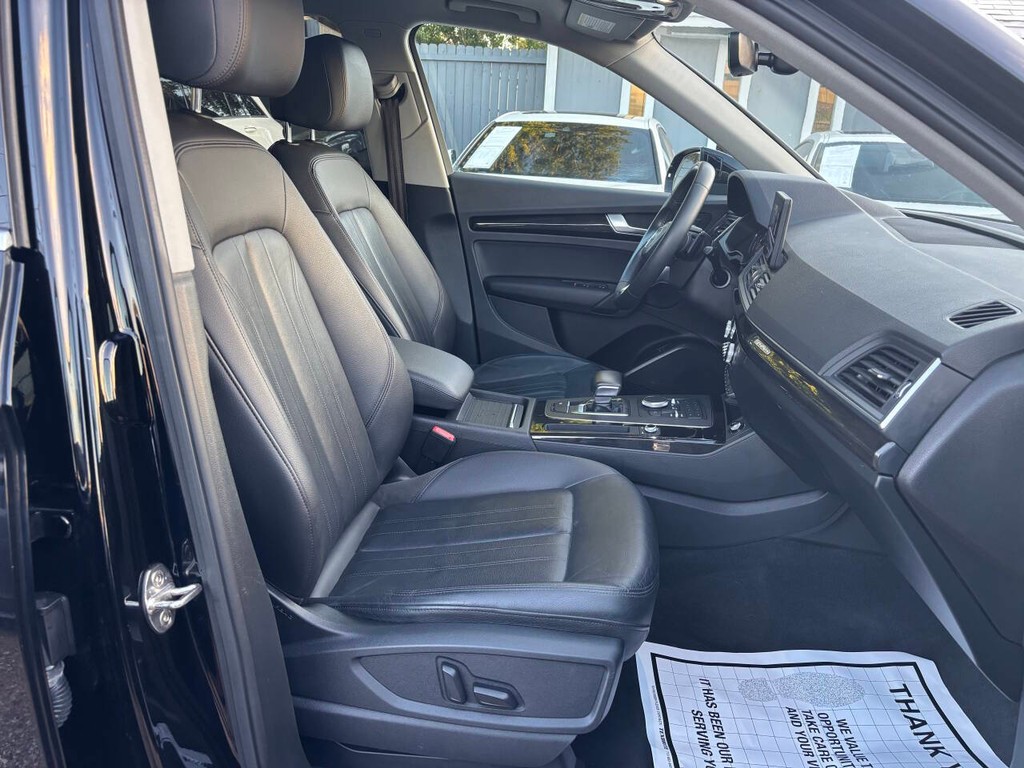 Audi Q5 Vehicle Full-screen Gallery Image 11