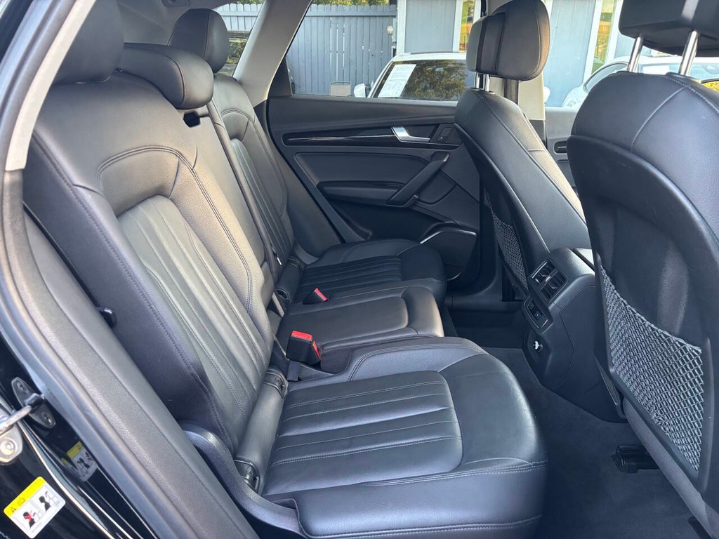 Audi Q5 Vehicle Full-screen Gallery Image 13