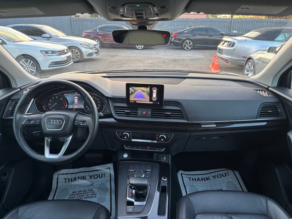 Audi Q5 Vehicle Full-screen Gallery Image 14