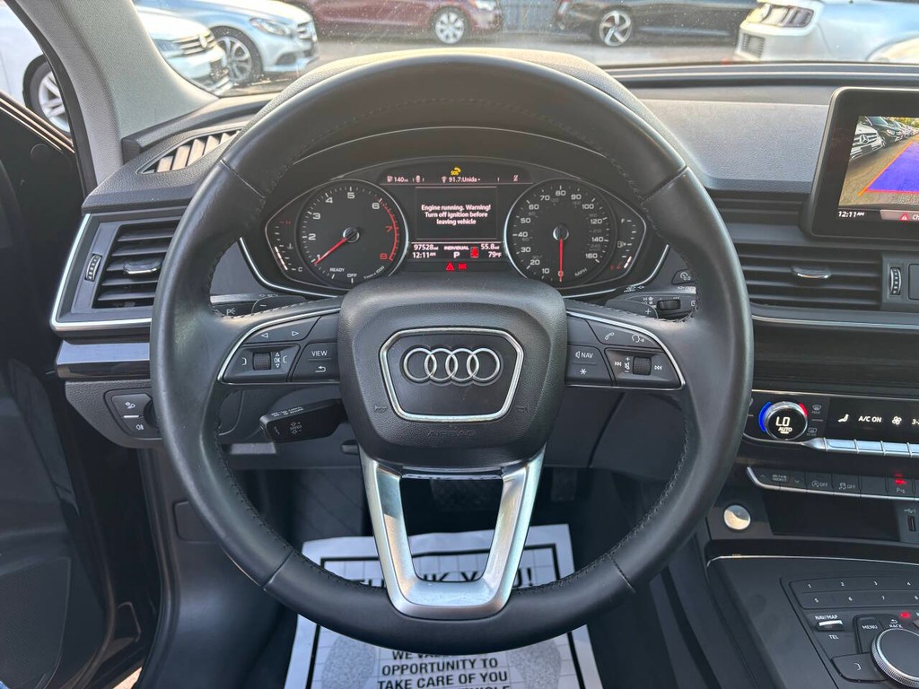 Audi Q5 Vehicle Full-screen Gallery Image 17