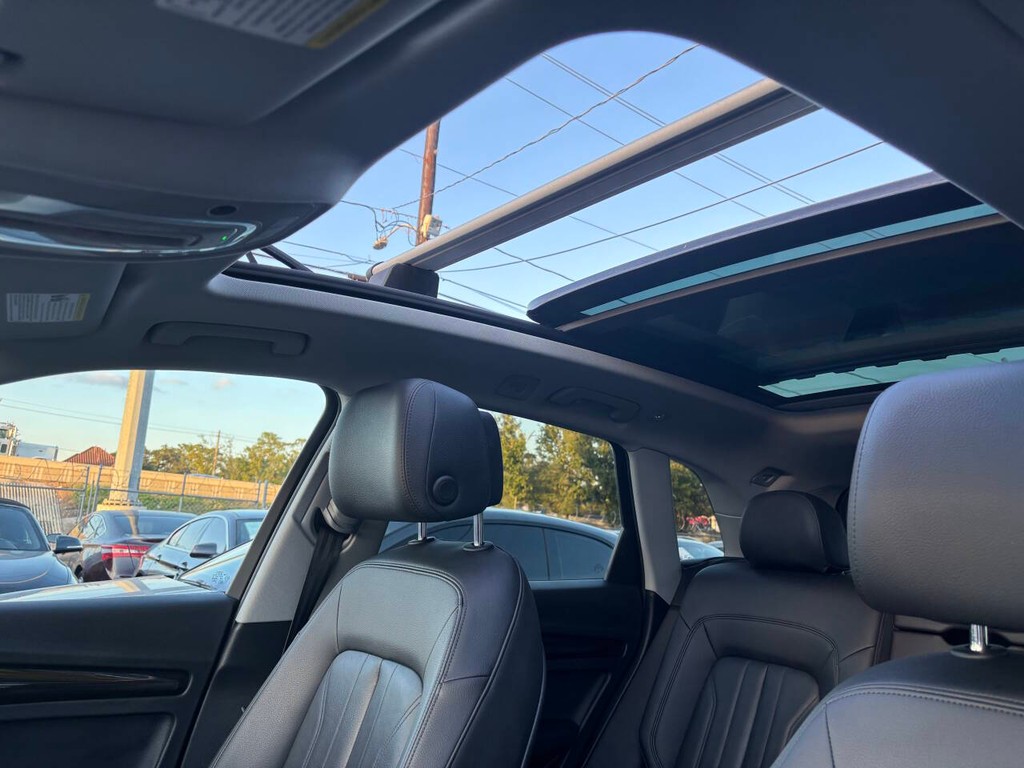 Audi Q5 Vehicle Full-screen Gallery Image 19