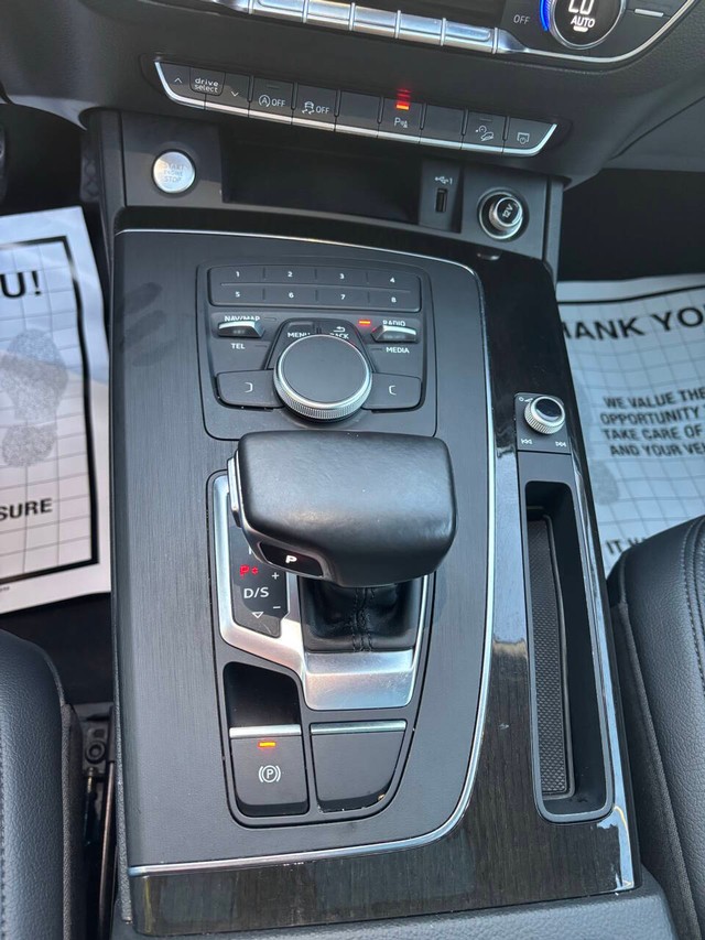 Audi Q5 Vehicle Full-screen Gallery Image 16
