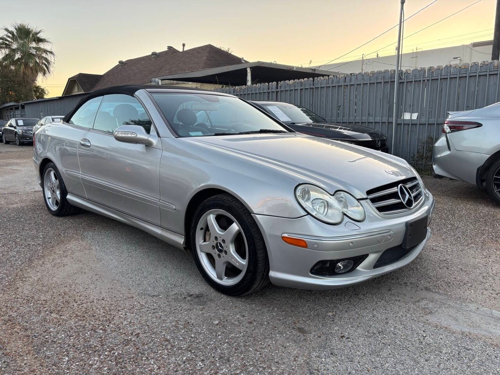Mercedes-Benz CLK-Class Vehicle Full-screen Gallery Image 03