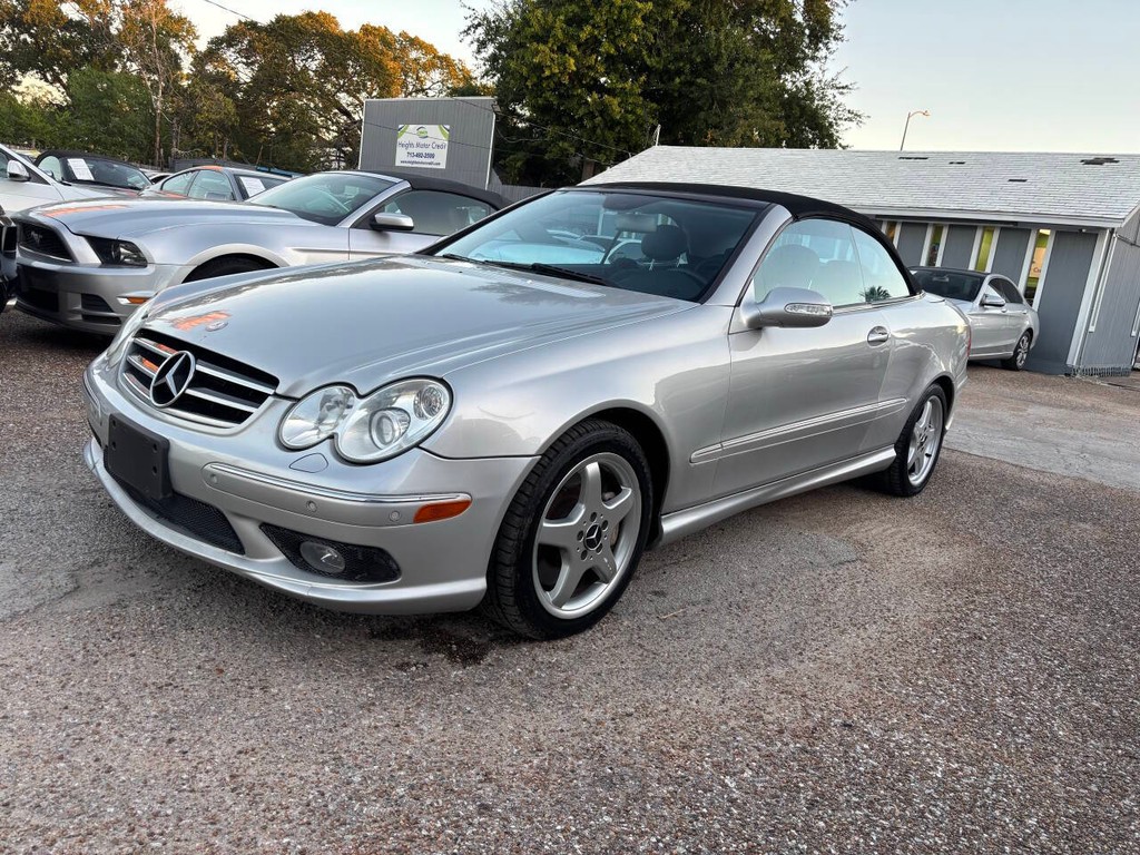 Mercedes-Benz CLK-Class Vehicle Full-screen Gallery Image 05