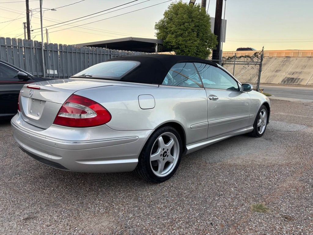 Mercedes-Benz CLK-Class Vehicle Full-screen Gallery Image 10