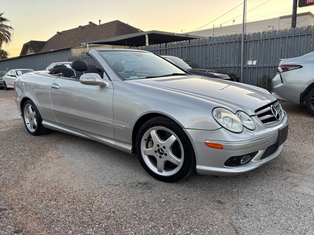 Mercedes-Benz CLK-Class Vehicle Full-screen Gallery Image 12