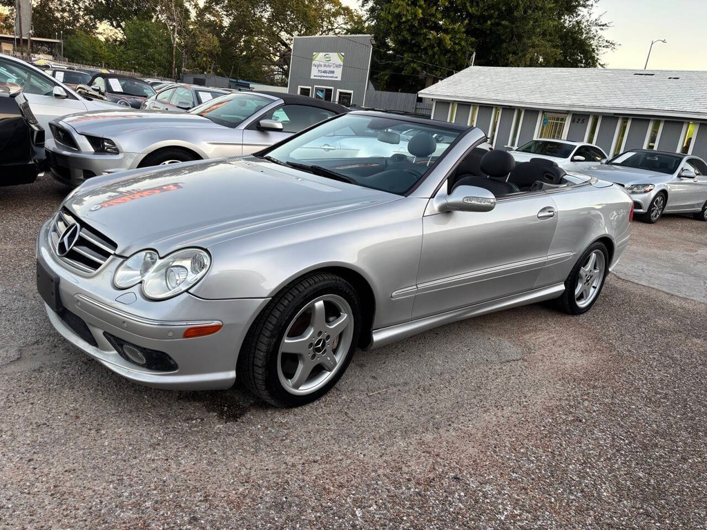 Mercedes-Benz CLK-Class Vehicle Full-screen Gallery Image 15