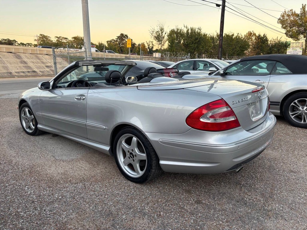Mercedes-Benz CLK-Class Vehicle Full-screen Gallery Image 16