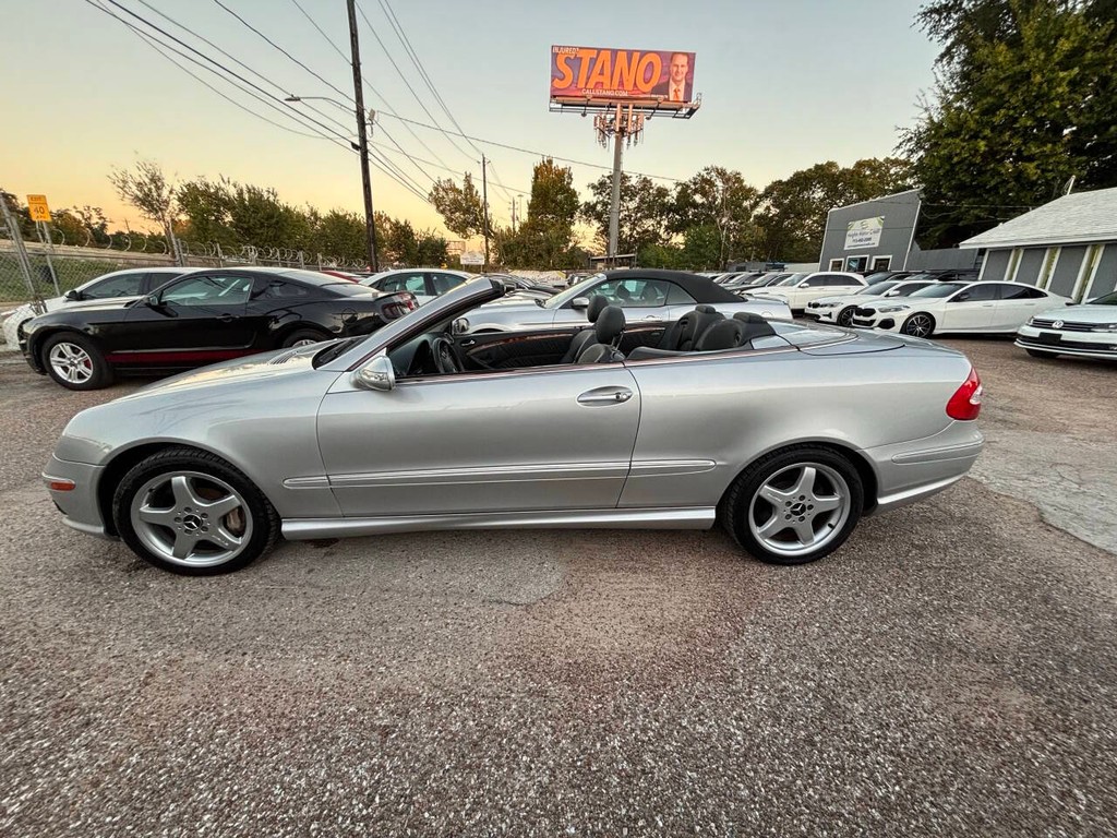 Mercedes-Benz CLK-Class Vehicle Full-screen Gallery Image 19