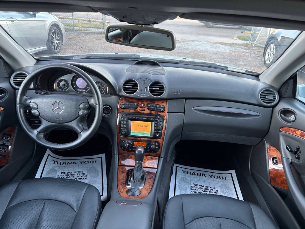 Mercedes-Benz CLK-Class Vehicle Full-screen Gallery Image 24