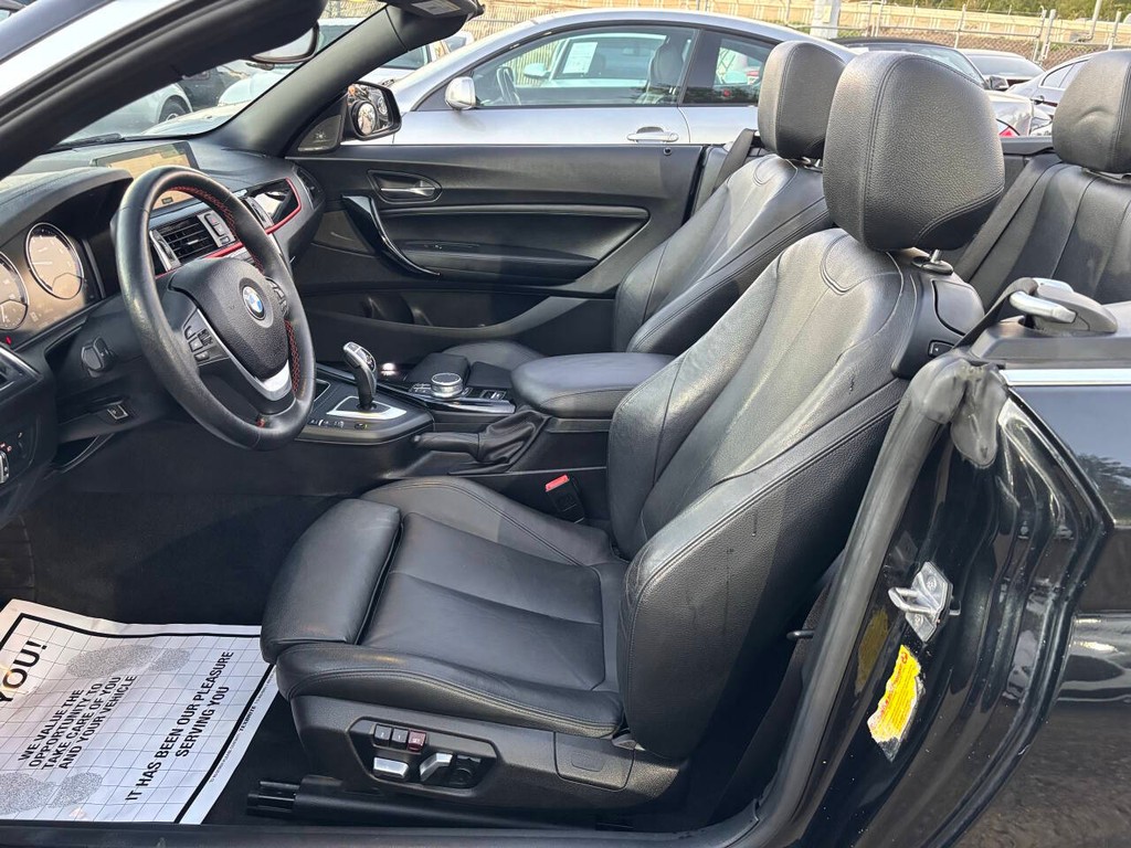 BMW 2 Series Vehicle Full-screen Gallery Image 13