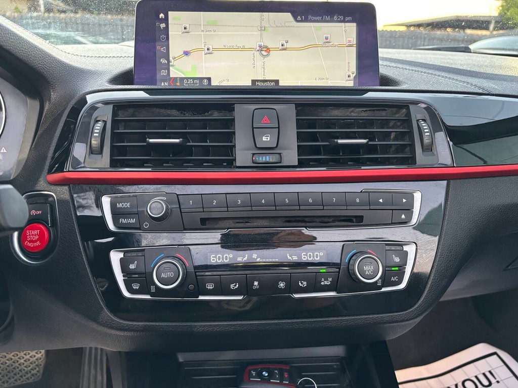 BMW 2 Series Vehicle Full-screen Gallery Image 17