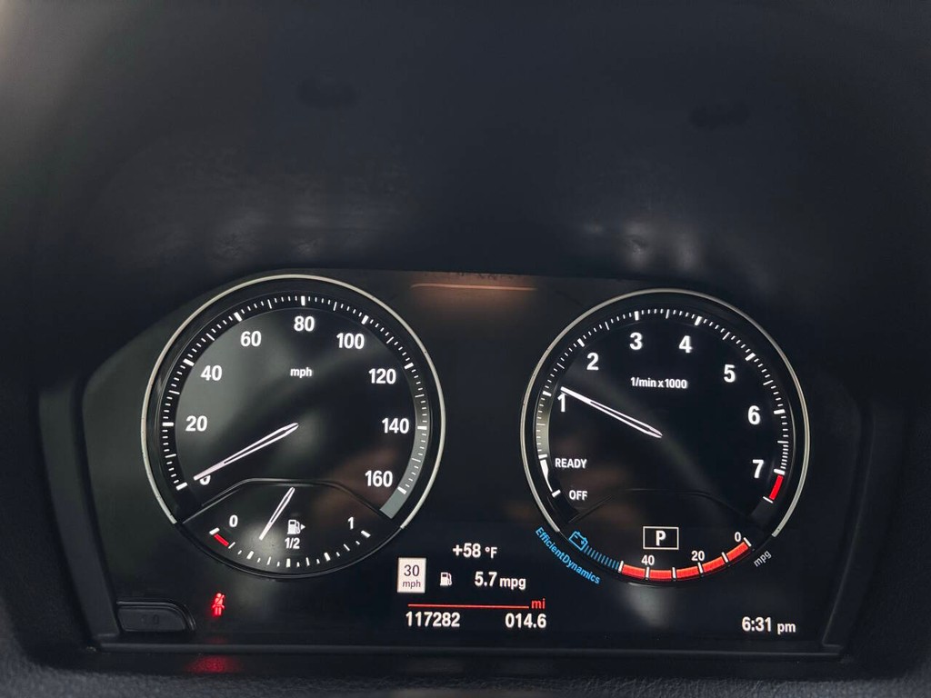 BMW 2 Series Vehicle Full-screen Gallery Image 20