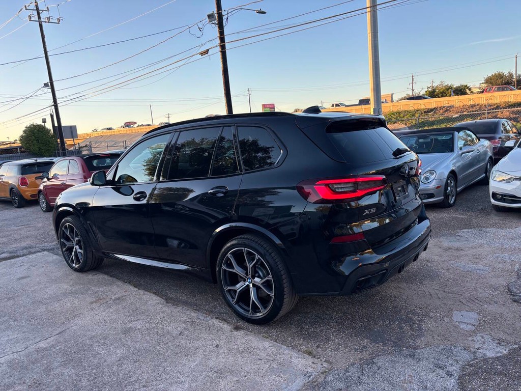 BMW X5 Vehicle Full-screen Gallery Image 05