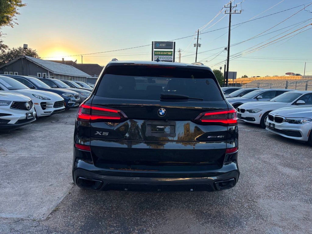 BMW X5 Vehicle Full-screen Gallery Image 06