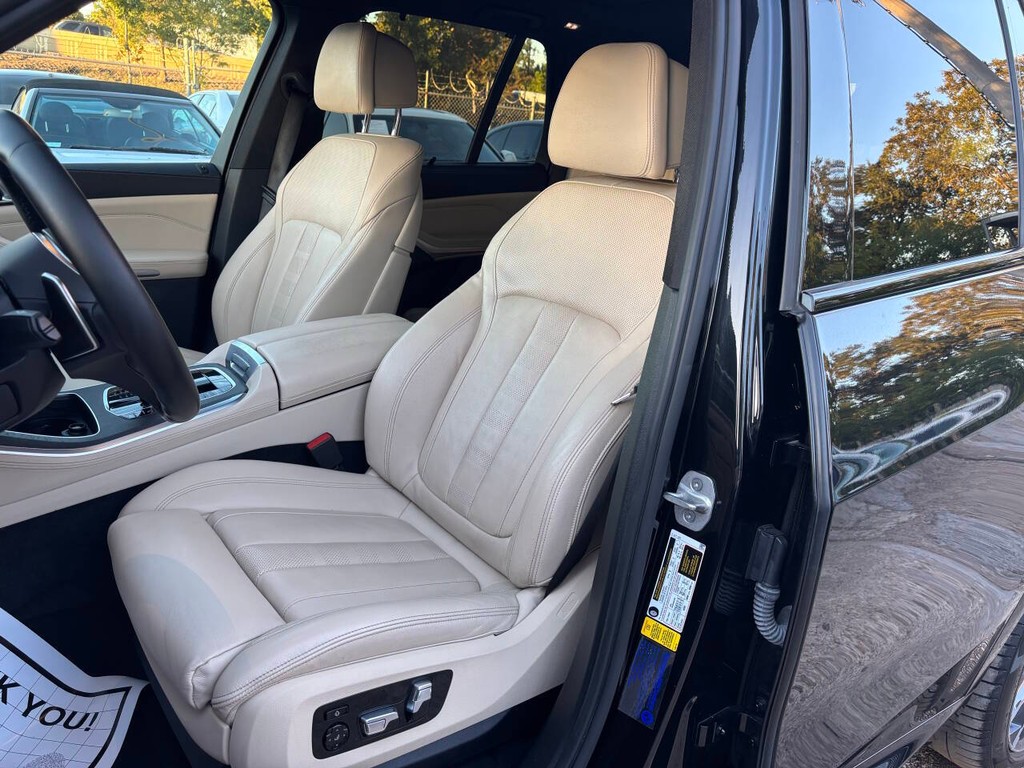 BMW X5 Vehicle Full-screen Gallery Image 09