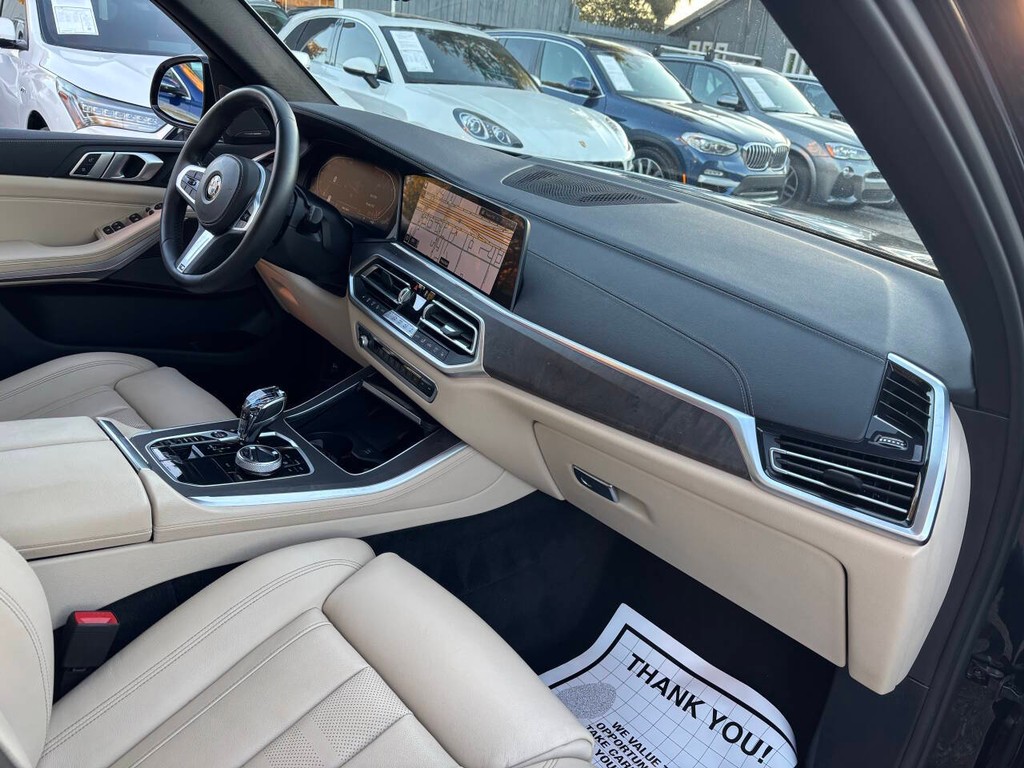 BMW X5 Vehicle Full-screen Gallery Image 10