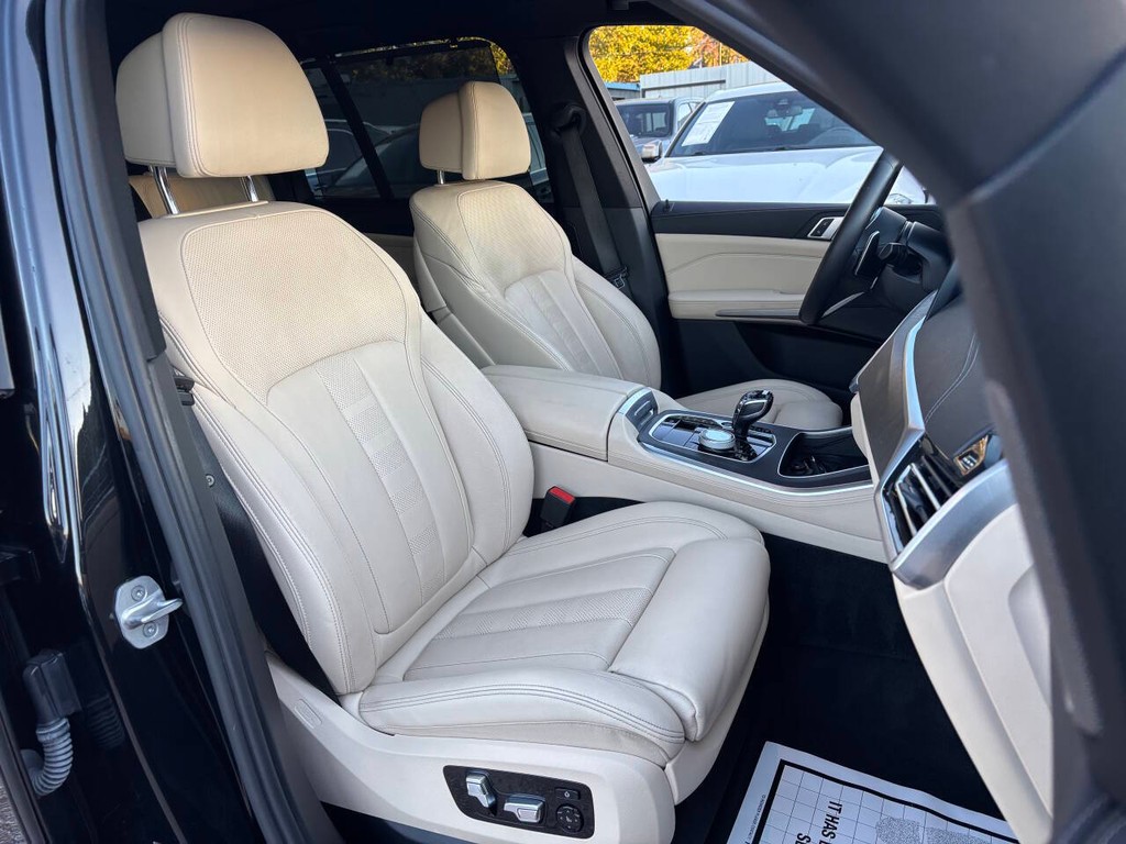 BMW X5 Vehicle Full-screen Gallery Image 11