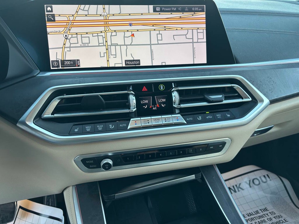 BMW X5 Vehicle Full-screen Gallery Image 15