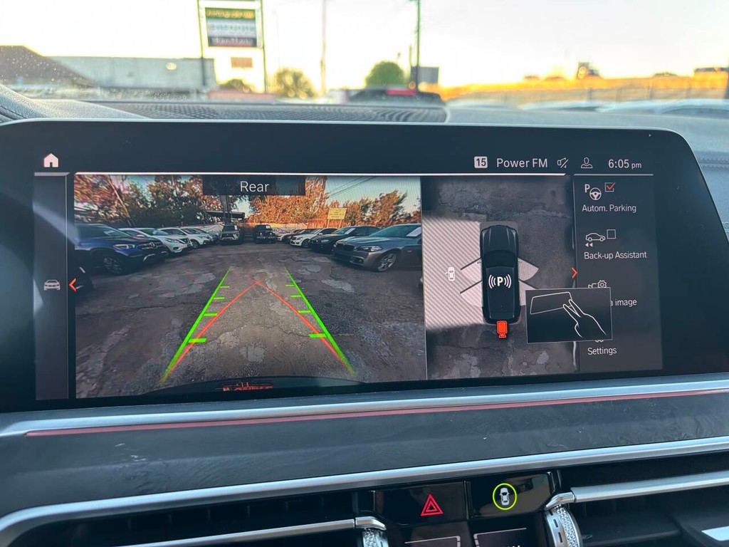 BMW X5 Vehicle Full-screen Gallery Image 16