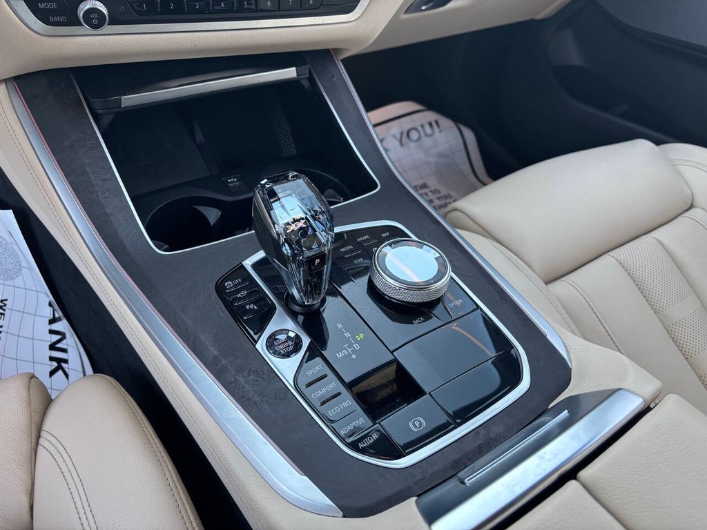 BMW X5 Vehicle Full-screen Gallery Image 17