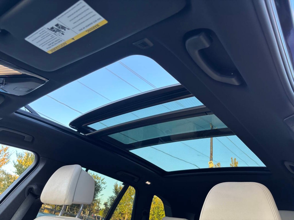 BMW X5 Vehicle Full-screen Gallery Image 19