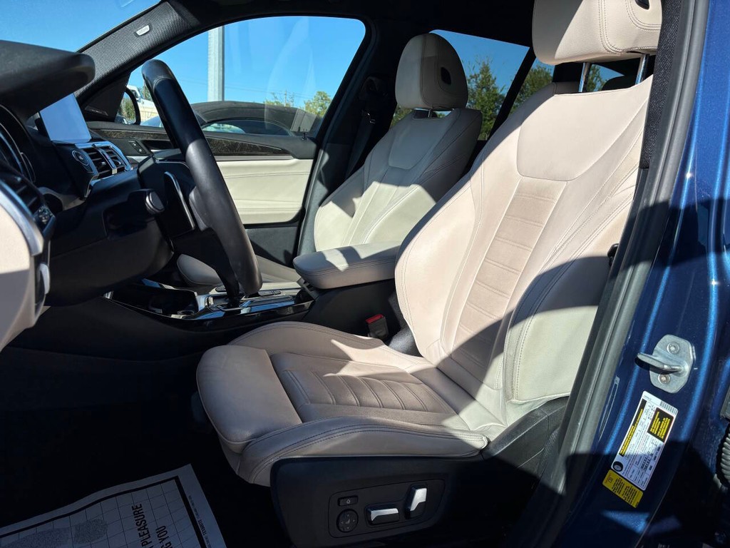 BMW X3 Vehicle Full-screen Gallery Image 10