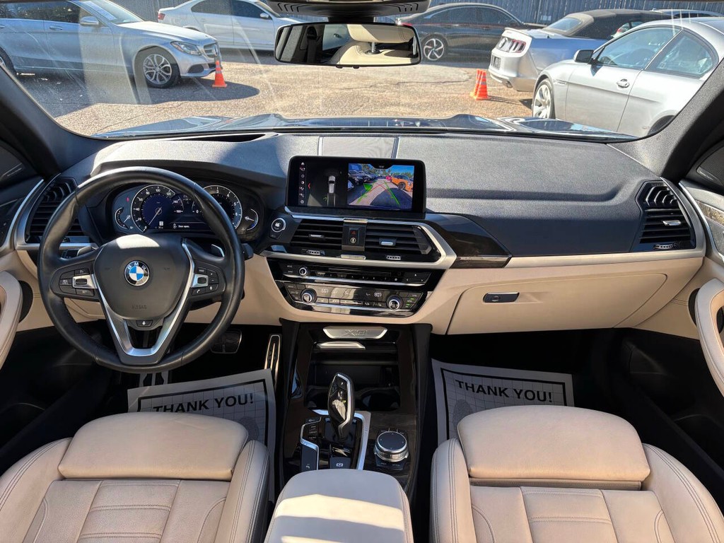 BMW X3 Vehicle Full-screen Gallery Image 15