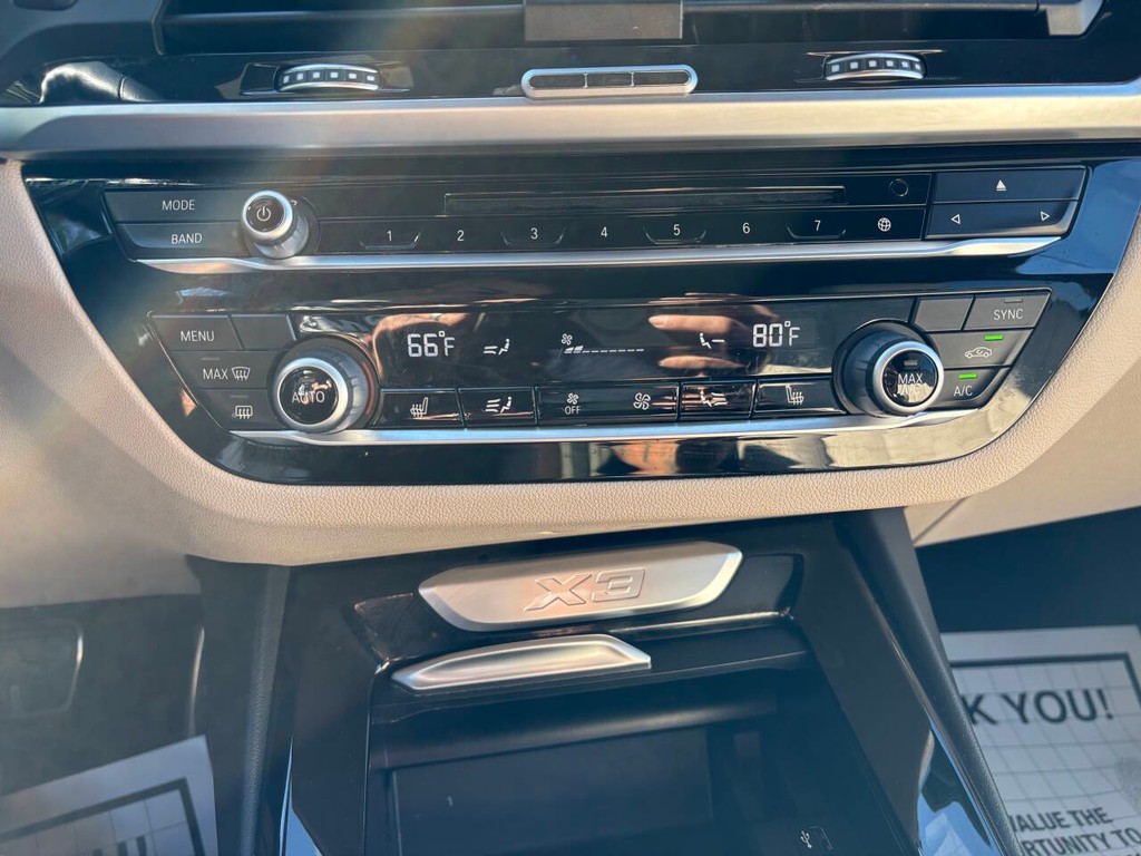 BMW X3 Vehicle Full-screen Gallery Image 20