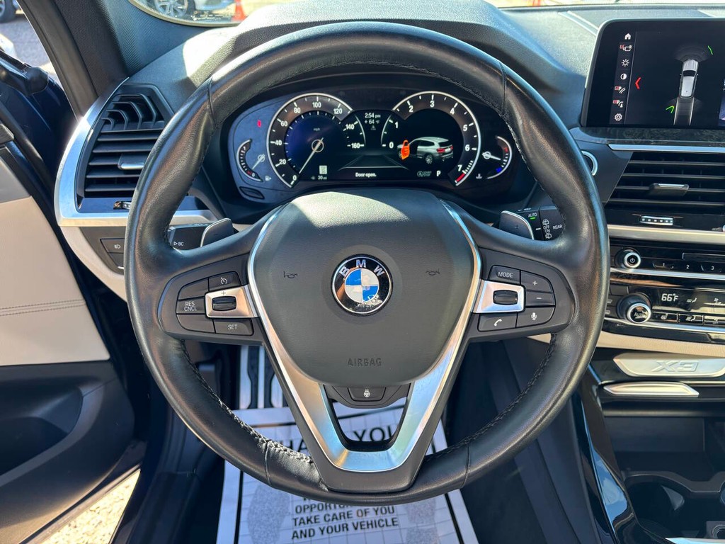 BMW X3 Vehicle Full-screen Gallery Image 21