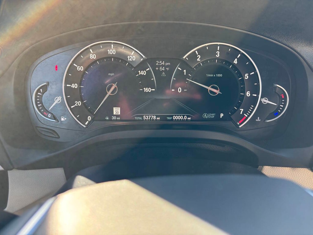 BMW X3 Vehicle Full-screen Gallery Image 23