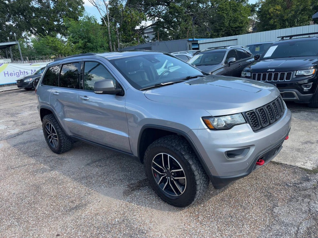 Jeep Grand Cherokee Vehicle Full-screen Gallery Image 03