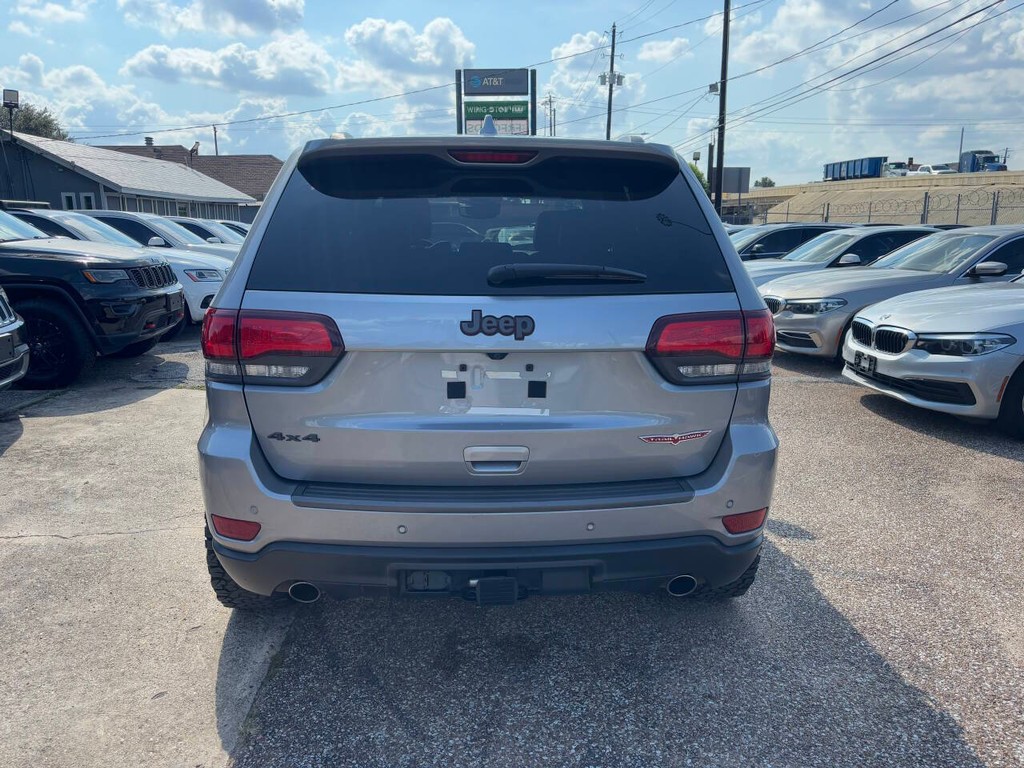 Jeep Grand Cherokee Vehicle Full-screen Gallery Image 07