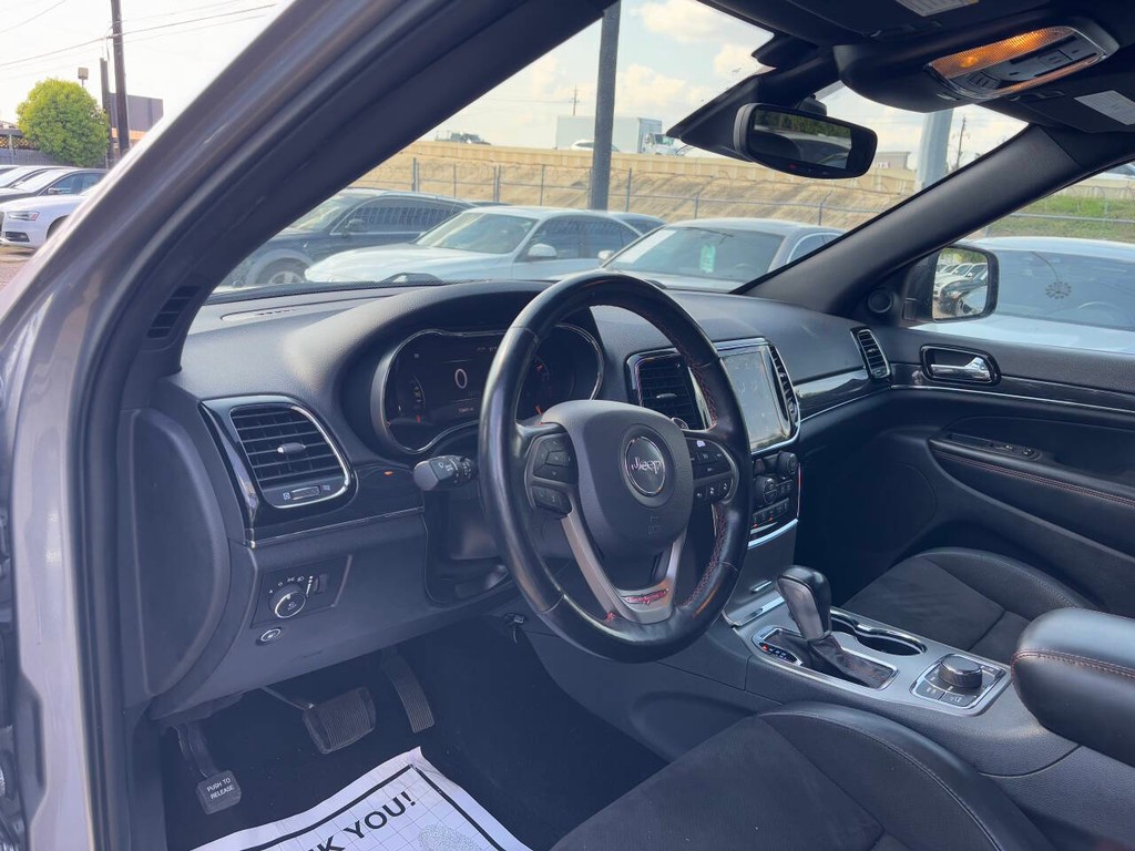 Jeep Grand Cherokee Vehicle Full-screen Gallery Image 09