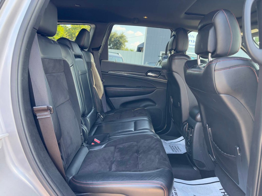 Jeep Grand Cherokee Vehicle Full-screen Gallery Image 13