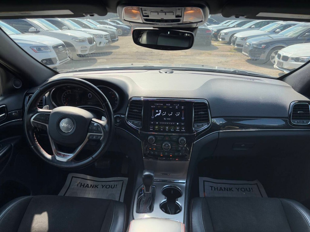 Jeep Grand Cherokee Vehicle Full-screen Gallery Image 14