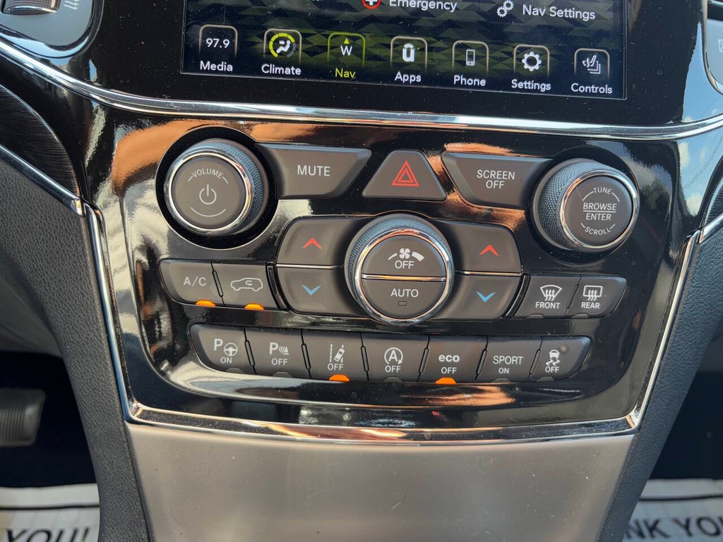 Jeep Grand Cherokee Vehicle Full-screen Gallery Image 17