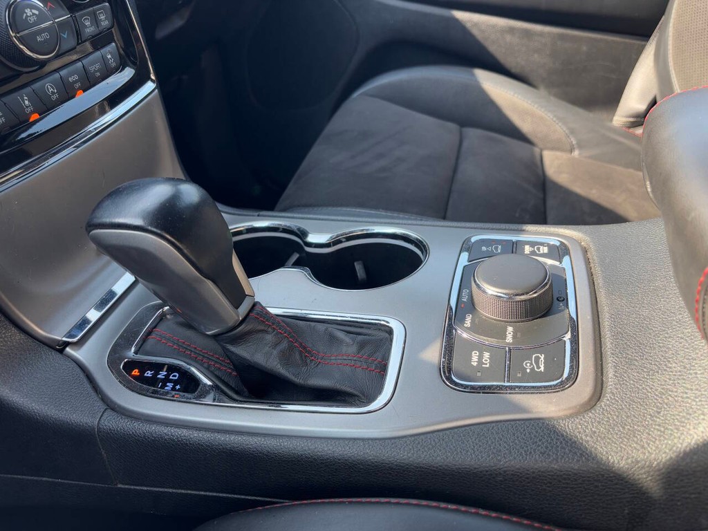 Jeep Grand Cherokee Vehicle Full-screen Gallery Image 18