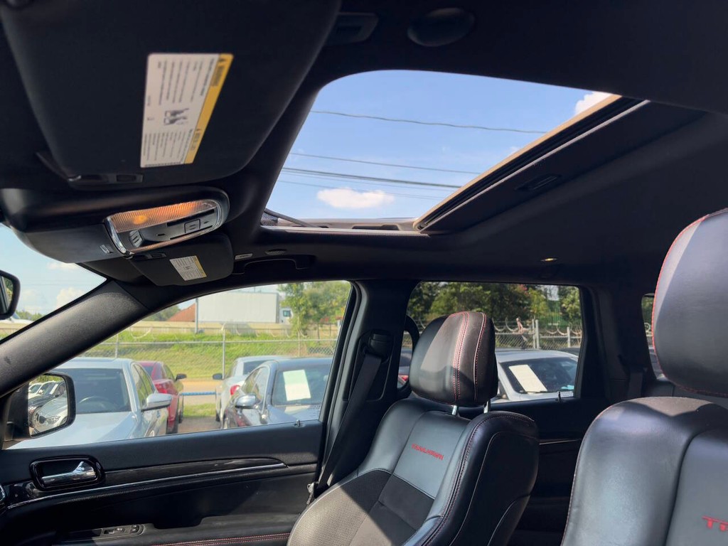 Jeep Grand Cherokee Vehicle Full-screen Gallery Image 19