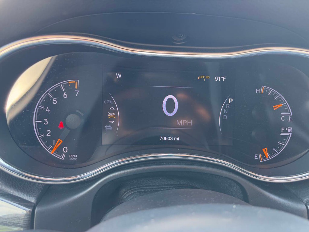 Jeep Grand Cherokee Vehicle Full-screen Gallery Image 20