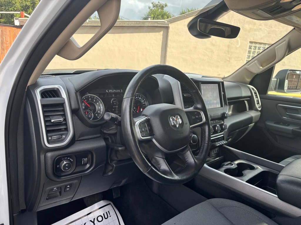 Ram 1500 Vehicle Full-screen Gallery Image 08