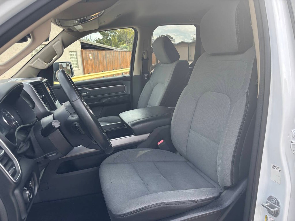 Ram 1500 Vehicle Full-screen Gallery Image 09